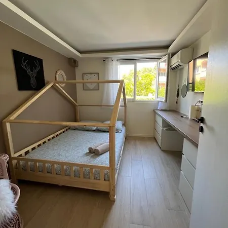 Lägenhet Avec Jardin, Presqu'ile De Giens *