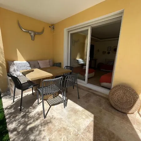 Avec Jardin, Presqu'ile De Giens *