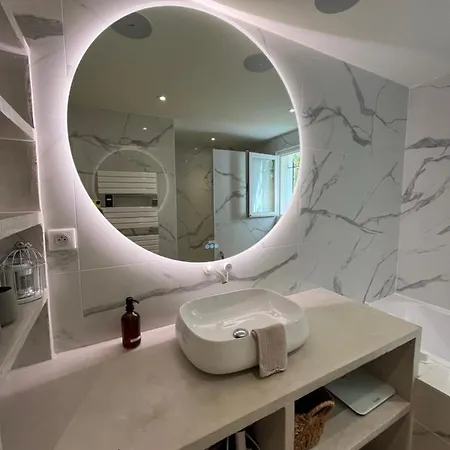 Avec Jardin, Presqu'ile De Giens *