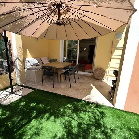 Lägenhet Avec Jardin, Presqu'ile De Giens *