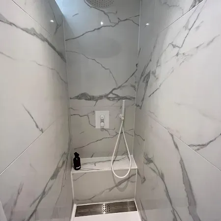 Avec Jardin, Presqu'ile De Giens