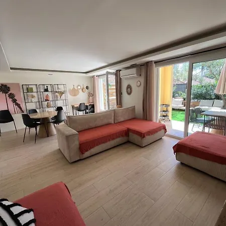 Avec Jardin, Presqu'ile De Giens *