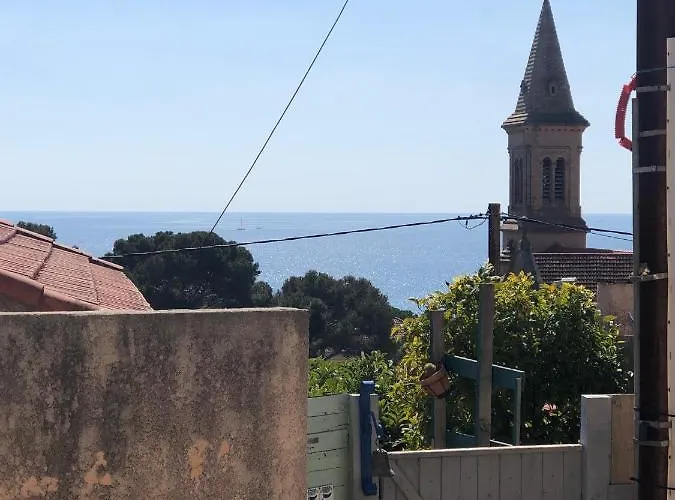 Avec Jardin, Presqu'ile De Giens