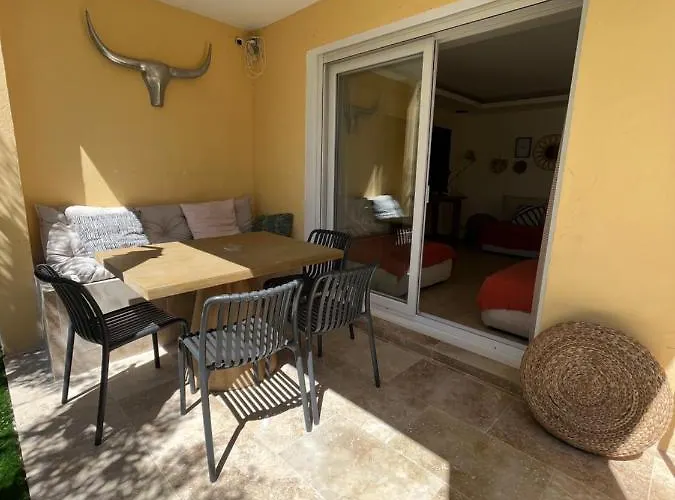 Avec Jardin, Presqu'ile De Giens *