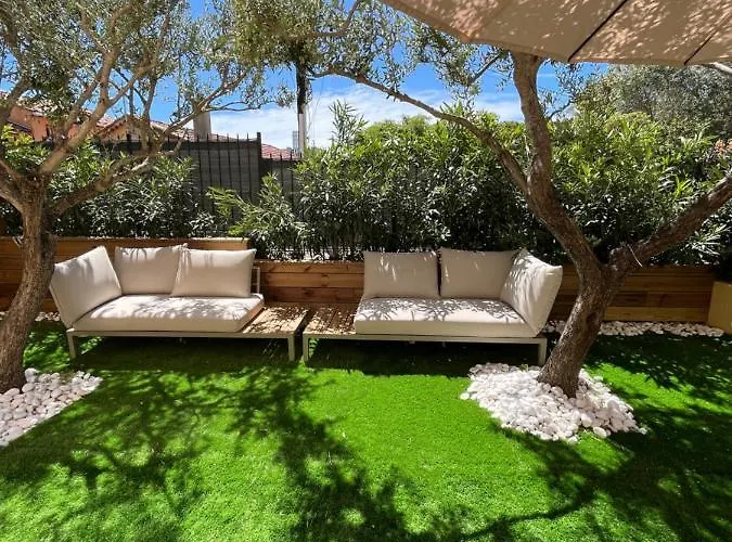 Avec Jardin, Presqu'ile De Giens * Hyères