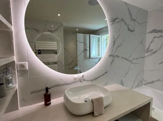 Avec Jardin, Presqu'ile De Giens *