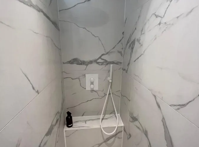 Avec Jardin, Presqu'ile De Giens