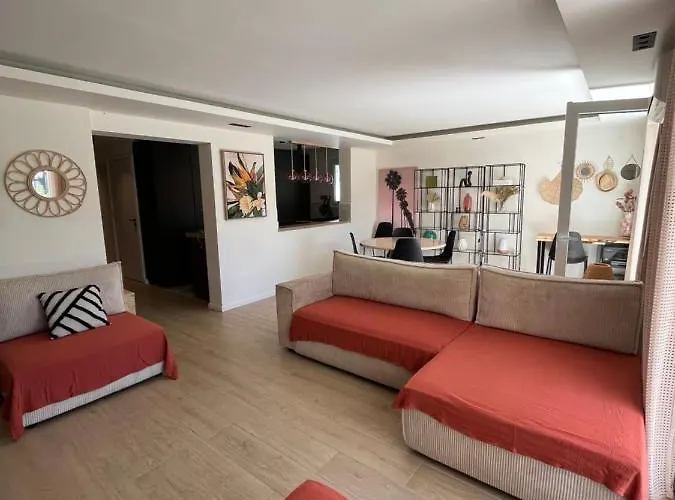 Avec Jardin, Presqu'ile De Giens *