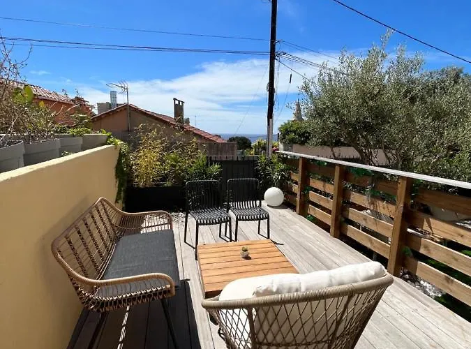 Avec Jardin, Presqu'ile De Giens *